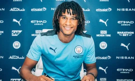 Nathan Ake rạng rỡ ký hợp đồng với Man City.