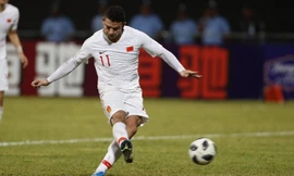 Tiền đạo nhập tịch Elkeson lập cú đúp ra mắt tuyển Trung Quốc. Ảnh: Sina.