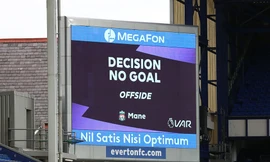 VAR gây tranh cãi, Liverpool chia điểm kịch tính với Everton