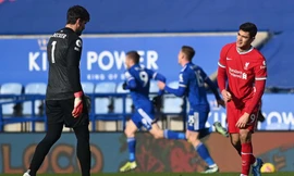 Hàng thủ Liverpool có thêm màn trình diễn thảm họa.