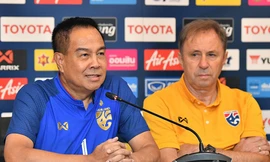 Ông Somyot Poompanmoung và cựu HLV tuyển Thái Lan Milovan Rajevac