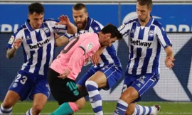 Barcelona vừa thoát thua Alaves và rơi xuống vị trí thứ 12 trên BXH.