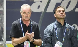 Wolfgang Pikal (phải) sát cánh cùng HLV Alfred Riedl trong suốt thời gian ở Indonesia.