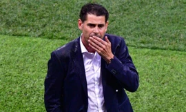 HLV Fernando Hierro đứng ra nhận trách nhiệm.