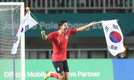 Son Heung Min ăn mừng chiến thắng ở ASIAD 18