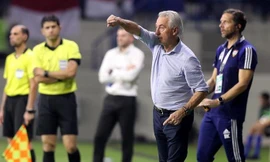 HLV Bert van Marwijk đang chịu áp lực lớn ở UAE.