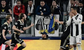 Ronaldo bất lực nhìn Juventus bị loại