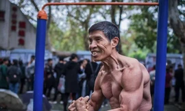 Lực sĩ Qiu Jun qua đời ở tuổi 72 vì virus corona.