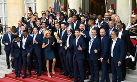 Đội tuyển Pháp mừng công ở dinh Tổng thống