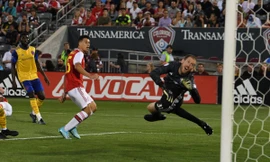 Gabriel Martinelli ra mắt Arsenal đầy ấn tượng.