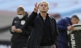 Jose Mourinho tiếp tục gặp khó khăn trên ghế HLV Tottenham.