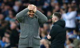HLV Pep Guardiola xin lỗi vì bàn thắng việt vị của Sterling.