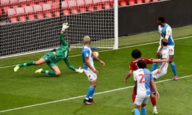 Takumi Minamino tỏa sáng rực rỡ trong trận thắng của Liverpool.