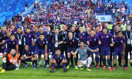 Tuyển Thái Lan ăn mừng sau trận Bahrain