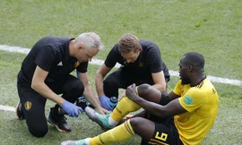 Lukaku phải rời sân vì chấn thương mắt cá chân.