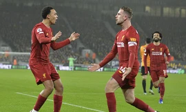Trent Alexander-Arnold ăn mừng cùng Jordan Henderson
