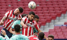 Thủ môn bỏ khung thành, Atletico Madrid thua đau