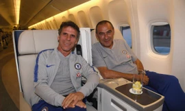 Gianfranco Zola (trái) và HLV Chelsea, Maurizio Sarri