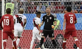 Kasper Schmeichel tỏa sáng rực rỡ giúp Đan Mạch thắng trận.