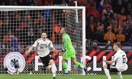  Nico Schulz ăn mừng bàn quyết định