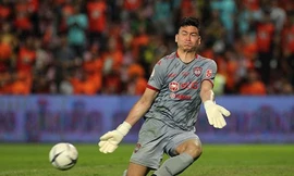 Đặng Văn Lâm tỏa sáng trong màu áo Muangthong