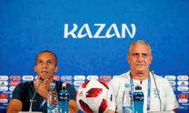 HLV Tite và trung vệ Miranda họp báo trước trận đấu với Bỉ