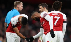 Lacazette và Aubameyang ăn mừng bàn thắng trước Fulham
