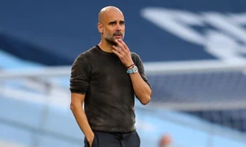 Pep Guardiola bất lực trước Leicester City của Rodgers.