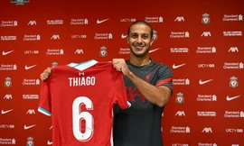 Thiago Alcantara rạng rỡ ra mắt Liverpool.