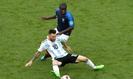 Lionel Messi bất lực trước người Pháp