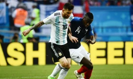 Blaise Matuidi giúp Pháp phong tỏa Lionel Messi.