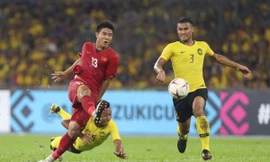 Đức Chinh (trái) bỏ lỡ cơ hội tỏa sáng ở AFF Cup 2018. Ảnh: Vnexpress.