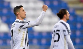 Ronaldo lập hat-trick sau cú sốc ở Champions League