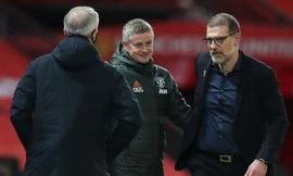 HLV Solskjaer và Bilic có tâm trạng trái ngược sau trận đấu.