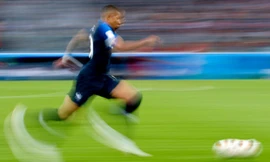 Kylian Mbappe trong một pha bứt tốc