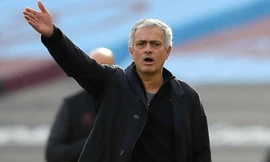 HLV Jose Mourinho đang sa lầy cùng Tottenham.
