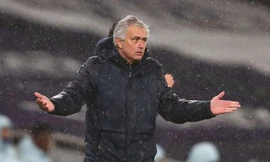 Jose Mourinho không hài lòng với các sai lầm của Tottenham.