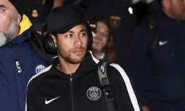 Neymar trả giá đắt vì xúc phạm trọng tài
