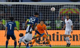 Almoez Ali tung móc ghi bàn trước Nhật Bản