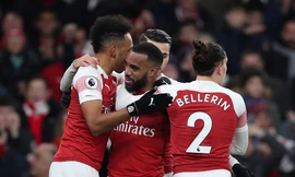 Các cầu thủ Arsenal ăn mừng bàn thắng trước Chelsea