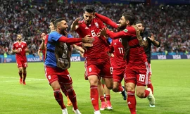 Các cầu thủ Iran ăn mừng hụt vì bàn thắng bị hủy bỏ