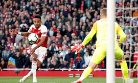 Arsenal thắng dễ nhờ bàn thắng việt vị