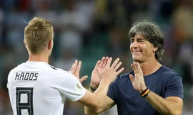 Joachim Low và Toni Kroos.