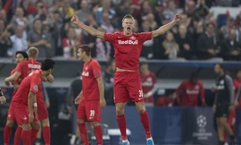 Erling Braut Haaland ăn mừng hat-trick vào lưới Genk.