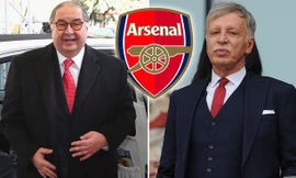 Alisher Usmanov (trái) đồng ý bán 30% cổ phiếu Arsenal cho Stan Kroenke