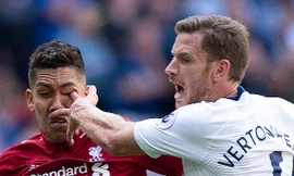 Pha móc mắt của Vertonghen với Firmino