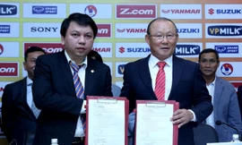 HLV Park Hang Seo ký hợp đồng với VFF vào tháng 10 năm ngoái