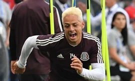 Chicharito xuất hiện với màu tóc lạ mắt