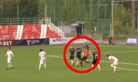 Roman Shirokov đấm thẳng mặt trọng tài.