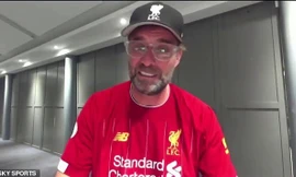 HLV Jurgen Klopp bật khóc vì hạnh phúc.